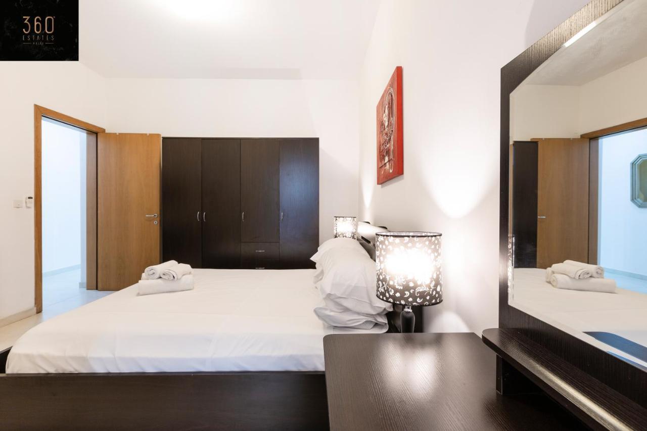 Centre Paceville Apt With Terrace, Bbq & Wifi By 360 Estates Saint Julian's Eksteriør bilde